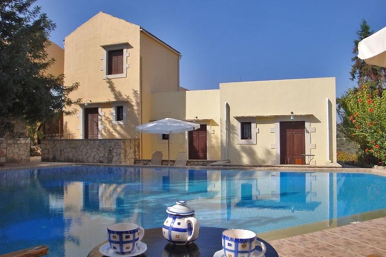 Heliopetra independant studios -village close to beaches -sharing a large pool Koprana Exterior foto