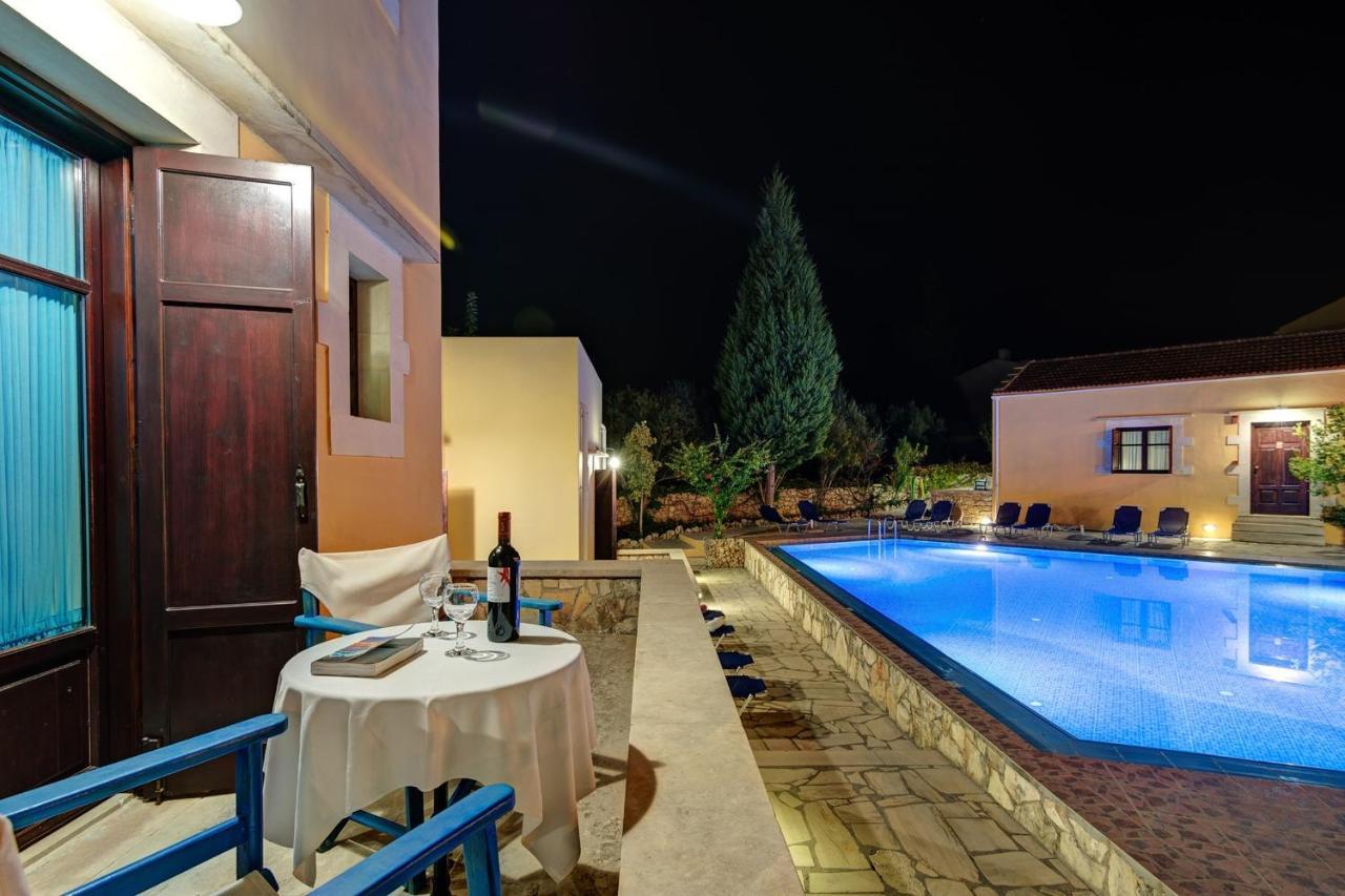 Heliopetra independant studios -village close to beaches -sharing a large pool Koprana Exterior foto